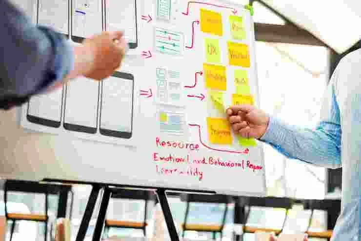 UX and UI designers collaborating on a mobile app